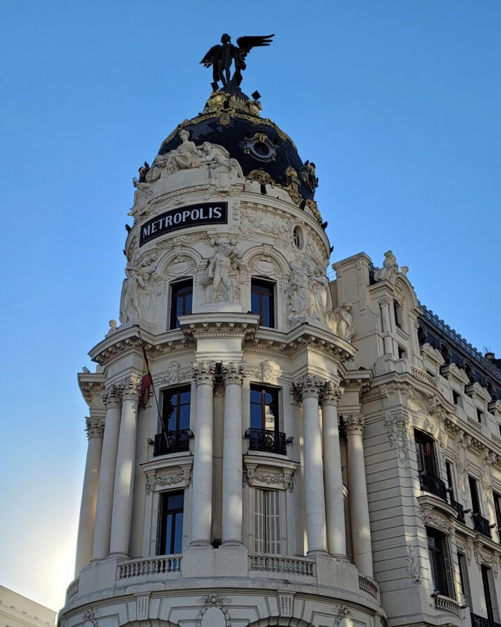 Edificio Metrópolis, Madrid — despacho con sede en Madrid